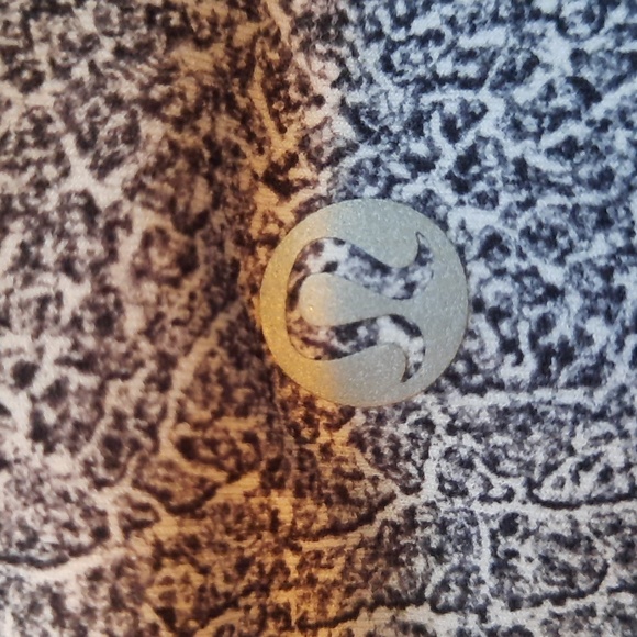 Lululemon cropped leggings, size 12 - Picture 4 of 6